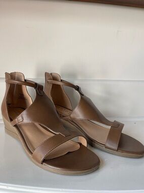 Like New Journee Collection "Trayle" Brown Sandals Size 9